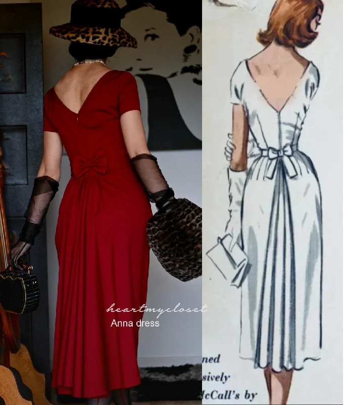 ANNA- 1950s vintage dress with pleat at back