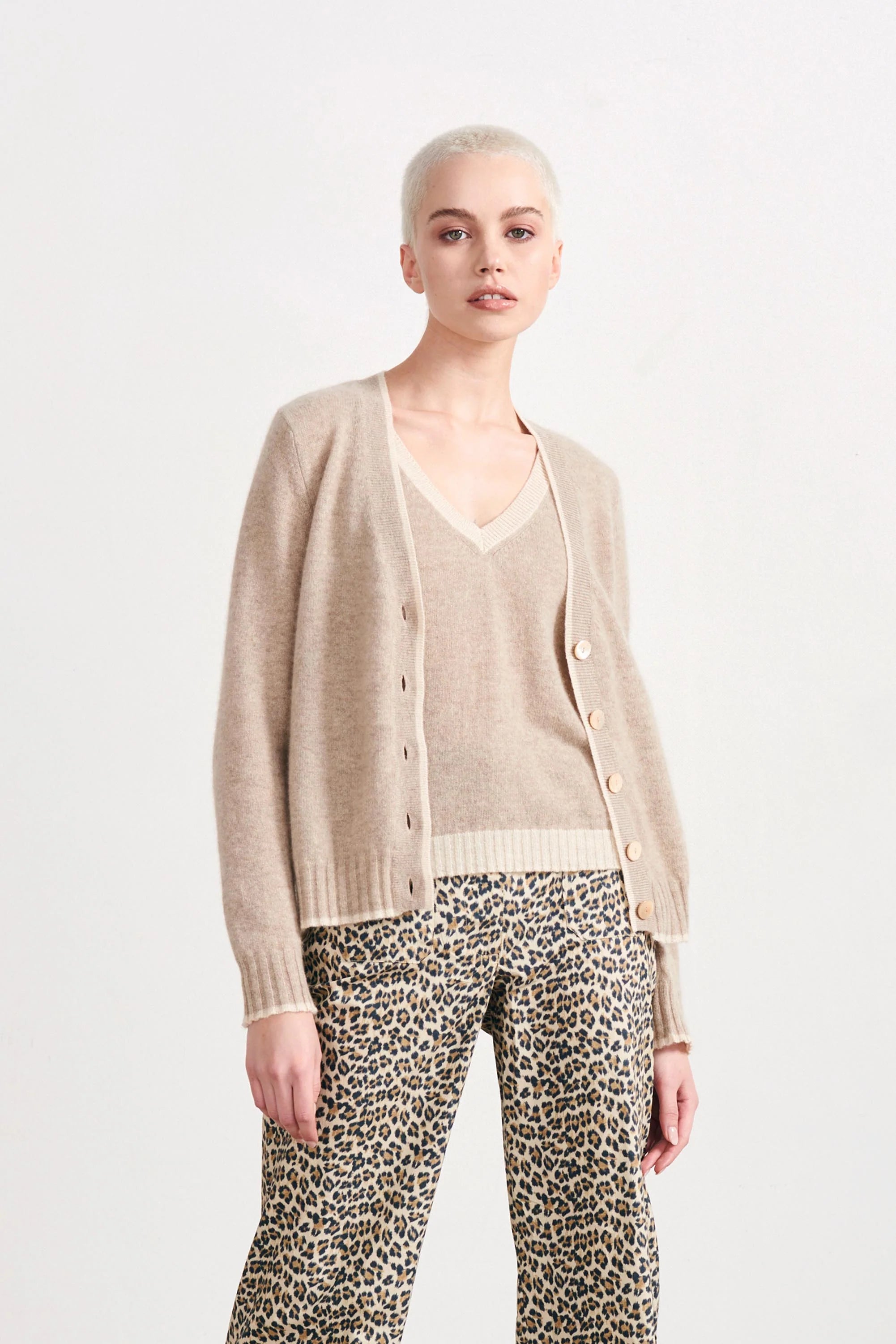 Off-Shoulder Knit TopsContrast Tip Cardigan